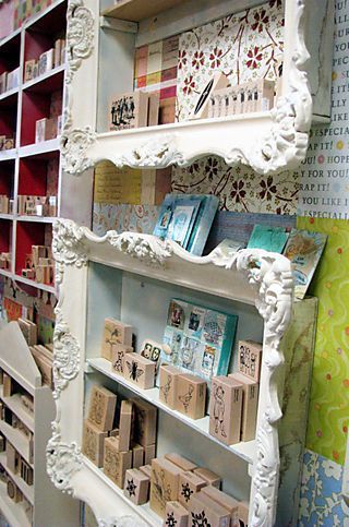 Repurposed Picture Frame Ideas, Scrapbooking Rooms, Cadre Photo Diy, Frame Projects, Picture Frame Crafts, Old Picture Frames, Dream Craft Room, Vendor Booth, Craft Room Design