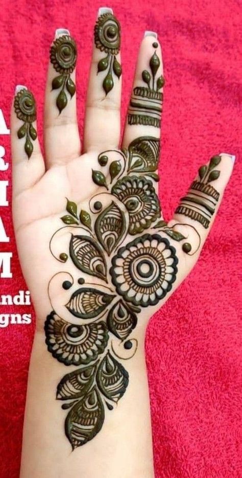 Mehindi Desgin Simple, Aesthetic Mehndi, Beautiful Mehndi Designs, Arab Countries, Palm Mehndi Design, Bridal Mehandi, Simple Arabic Mehndi Designs, Henna Wedding, Mehndi Designs Bridal Hands