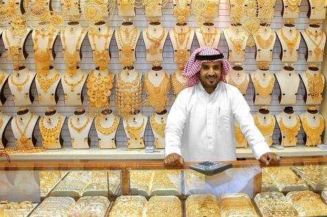 Gold Souk Dubai, Today Gold Price, Gold Souk, Gold Market, Dubai Women, Today Gold Rate, Dubai Gold Jewelry, Gold Reserve, Logam Mulia