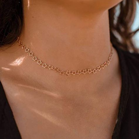 Amazon.com: Pura Vida 14" Rose Gold Seeing Stars Choker Necklace - Brand Charm, 3" Extender: Clothing, Shoes & Jewelry Minimal Jewelry Photography, Pura Vida Necklace, Gold Chain Choker, Pura Vida Bracelets, Prom Ideas, Simple Bracelets, Necklace Brands, Minimal Jewelry, Star Jewelry