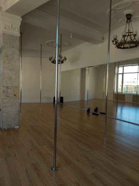 Pole Dancing Studio, Pole Class Aesthetic, Aesthetic Pole Dance, Strip Pole Bedroom, Pole Dance Class Aesthetic, Pole Dance Home Studio, Dancing Pole, Pole Studio Aesthetic, Dancing On Pole Aesthetic