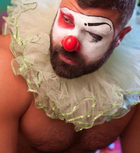 Mens Clown Costume Diy, Clown Makeup With Beard, Clown With Beard, Jester Makeup For Men, Male Clown Makeup, Clown Makeup Men, Mens Clown Costume, Clown Costume Diy, Ahs Freakshow