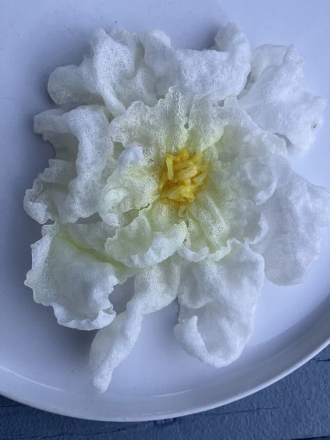 This Popular Fried Rice Paper Flowers Recipe Is Pure Magic | Kitchn Fried Rice Paper, Rice Paper Flowers, Rice Paper Wrappers, Foamiran Flowers, Making Fried Rice, Edible Crafts, Creative Food Art, Food Garnishes, Fancy Food