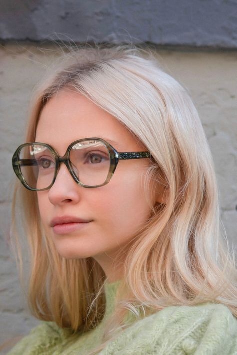 Trend Glasses 2023, Modern Eyeglasses For Women, Eyeglasses Trend 2024, Stylish Prescription Glasses For Women, Eye Glasses Trends 2023 Women, Fashionable Glasses For Women, Cool Glasses For Women Fashion, Cool Eyeglasses For Women, Eyewear 2024 Trend Women