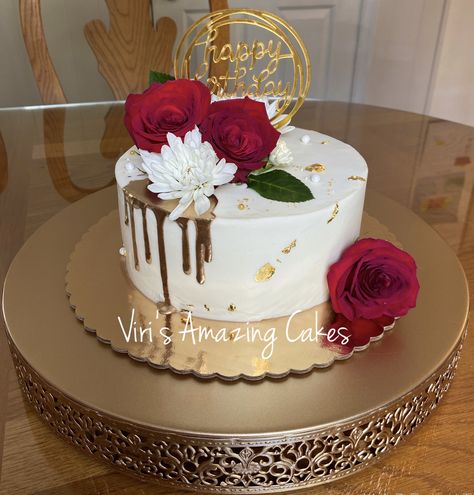 Red roses, happy birthday cake topper Red Roses Birthday Decorations, Red Roses On Cake, Rose Cake Designs Birthday, Cute Cakes For Moms Birthday, Red And Gold Birthday Cake For Women, Red Flower Cake Birthday, Beautiful Anniversary Cake, Mom's Birthday Cake Designs, Happy Birthday Mom Cake Designs