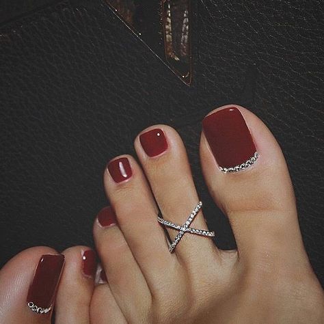 Dark red pedi Wedding Toe Nails, Wedding Toes, Toe Nail Color, Pretty Toe Nails, Cute Toe Nails, Pedicure Designs, Toe Nail Designs, Cat Kuku, Toe Nail Art