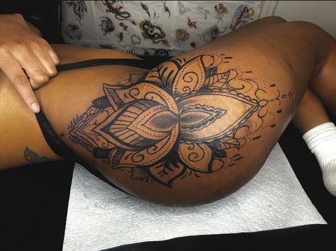 Thigh Hip Tattoo Black Women, Black Women Hip Tattoo, Pretty Thigh Tattoos Black Women, Thigh And Back Tattoo Women, Flower Back Tattoo Black Women, Thigh Tattoos On Black Women, Mexico Tattoo Ideas For Women, Hip Thigh Tattoos Black Women, Hip Tattoo Black Women