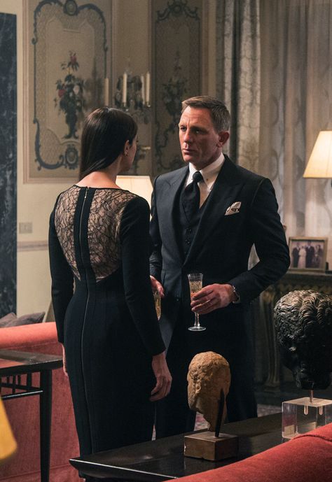 johnnybravo20: “Monica Bellucci & Daniel Craig - Spectre (2015)” Daniel Craig Aesthetic, 007 Aesthetic, Daniel Craig Spectre, James Bond Daniel Craig, Bond Fashion, Daniel Craig Style, Agent 00, Bond Suits, James Bond Spectre