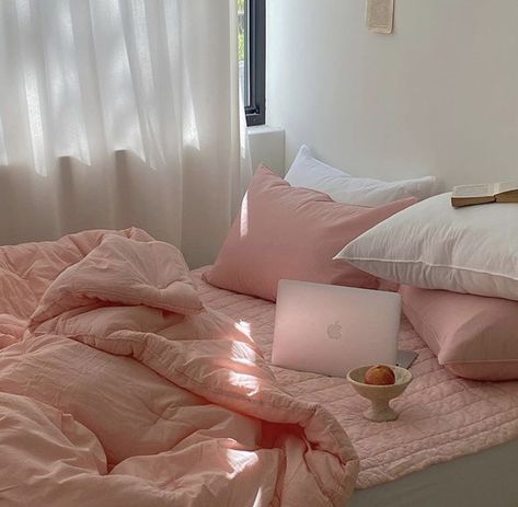 Ig Fillers, Collage House, Pink Bed Sheets, Pink Rooms, Colorful Apartment, Minimalist Room, Pretty Room, Apartment Decor Inspiration, Dream Room Inspiration