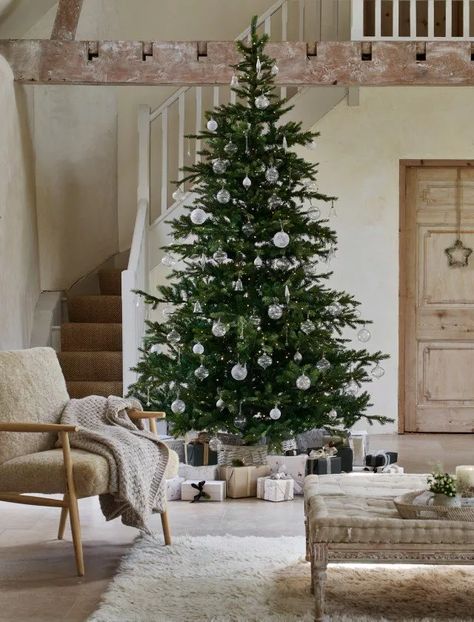 White Company Christmas Tree, Company Christmas Tree, White Company Christmas, Gifts Luxury, Thoughtful Gifts For Her, Fortnum And Mason, Decorating Themes, Front Porch Decorating, Christmas Tree Decor