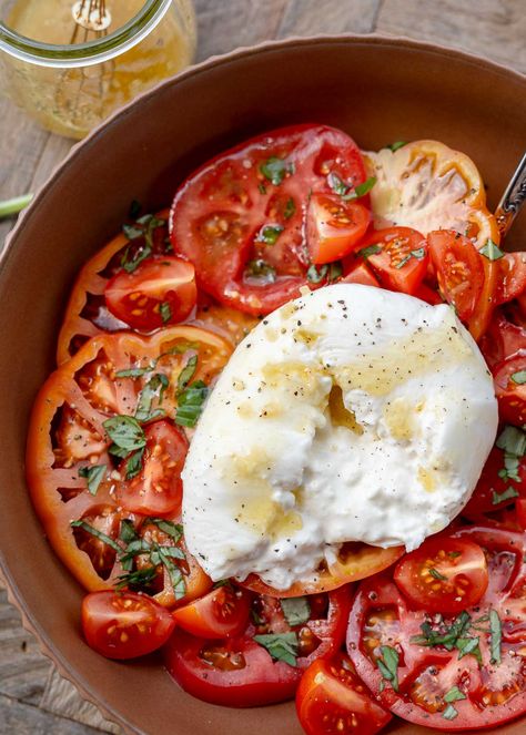 Homemade Champagne, Burrata Board, Homemade Vinaigrette Dressing, Summer Tomato Salad, Zucchini Cornbread, Burrata Recipe, Homemade Vinaigrette, Champagne Vinaigrette, Burrata Salad