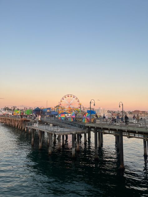 Los Angeles Santa Monica Pier, Pasadena California Aesthetic, Road Trip West Coast, Santa Monica Aesthetic, Santa Monica House, Travelling America, Santa Monica Boardwalk, Grand Canyon Skywalk, Olive Smith