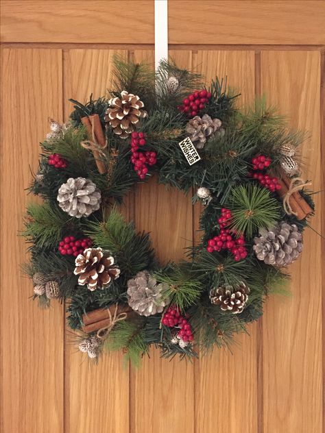 Easy to make homemade wreath. Decorated Wreaths Christmas, Evergreen Christmas Wreaths For Front Door, Wreath Decorating Ideas Christmas Diy, Handmade Christmas Wreath, Christmas Diy Wreaths & Garlands, Advent Wreath Ideas Homemade, Christmas Reef Ideas, Wreath Decorating Ideas Christmas, Diy Christmas Reefs