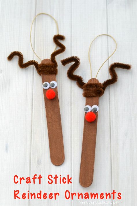 This Craft Stick Reindeer Ornament is a cute and easy Rudolph inspired ornament kids can make to hang on the Christmas tree. Stick Reindeer, Joululahjat Diy, Stick Ornaments, Juleverksted For Barn, Reindeer Ornament, Reindeer Ornaments, Popsicle Stick Crafts, Preschool Christmas, Easy Christmas Crafts