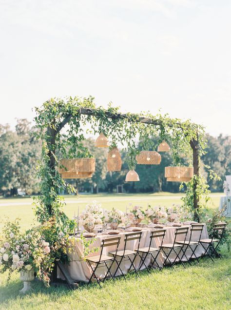 An Artisan Editorial in the Gardens of Middleton Place | Charleston Wedding Inspiration | Gallery | Item 46 Intimate Wedding Dinner Table, Outdoor Wedding Table Decorations, Intimate Wedding Dinner, Wedding Dinner Table Setting, Photo Farm, Ikea Garden, Courtyard Wedding, Middleton Place, Wedding Table Designs