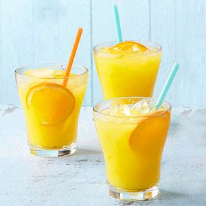 Orange-Mango Agua Fresca From Better Homes and Gardens, ideas and improvement projects for your home and garden plus recipes and entertaining ideas. Healthy Potluck Recipes, Healthy Potluck, Orange Juice Recipes, Agua Fresca Recipe, Mango Pineapple Smoothie, Mango Lemonade, Mango Recipes, Mango Juice, Agua Fresca