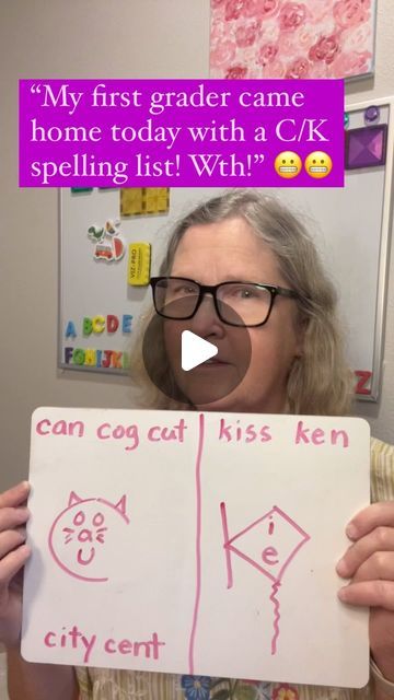 Sher Marshall on Instagram: "🤩 This rule will dramatically change your child’s spelling!  How do we know when to choose C and went to choose K to start a word?  📌 It all depends on the following short vowel sound.   If the sound is a short, a, o, or u, the word very likely begins with a C:  Can catch caps Cob concert cubby  📌 But if the vowel sound is short I or short e, it most likely starts with K:  Kitchen kiss kibble Ketchup kept  kettle   👉🏻 Save this to teach your child!  #Kindergartenmom #preschoolmom #momtips #PhonicsForKids #EarlyLiteracy #LearnToRead #spellinghack #spellingtip" How To Teach Vowels, Ck Rule, Teaching Short Vowel Sounds, Teaching Letter Sounds, Phonics For Kids, Preschool Mom, First Grade Phonics, Short Vowel Sounds, Spelling Rules