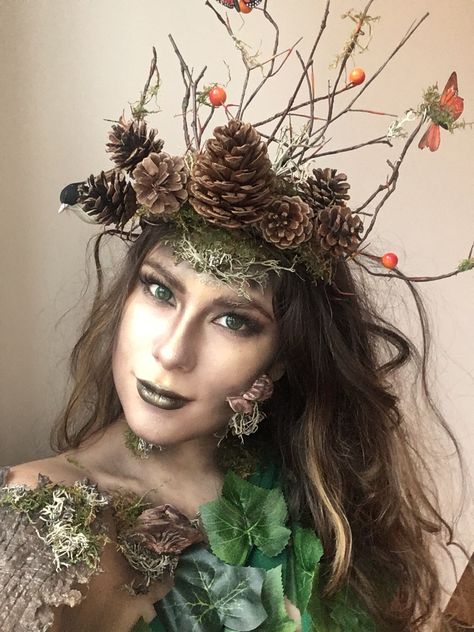 Mother Nature Hair, Forest Makeup Woodland Fairy, Nature Goddess Costume, Gaia Costume, Mother Nature Halloween Costume, Mother Nature Costume Makeup, Mother Nature Costume Diy, Nature Halloween Costume, Mother Nature Halloween