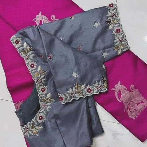 Dm@9640490158 Designer Emblished maggam work customised blouses Fabric: cottonsilk Dispatch: 4 days Price : 1200stitched 1750stitched Colours and sizes can be customised accordingly Fashionable Saree, Mirror Work Blouse Design, Bridal Blouses, Cotton Blouse Design, Mangalsutra Design, Latest Blouse Designs Pattern, Latest Model Blouse Designs, Traditional Blouse Designs, Fashionable Saree Blouse Designs