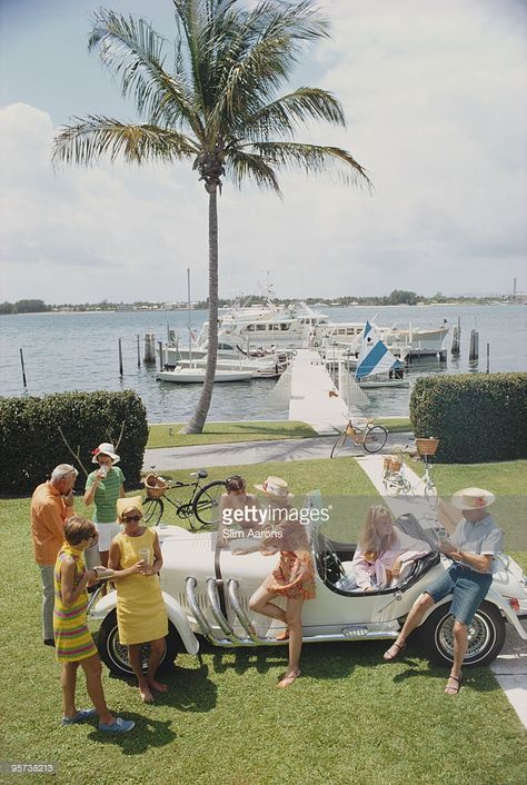 Palm Beach socialite Jim Kimberly (far left) and friends around his white sports car on the shores of Lake Worth, Florida, April 1968. Slim Aaron, Slim Aarons Photography, Holiday Magazine, Palm Beach Style, Slim Aarons, Beach Chic, Club Life, Orange Shirt, Ways To Travel