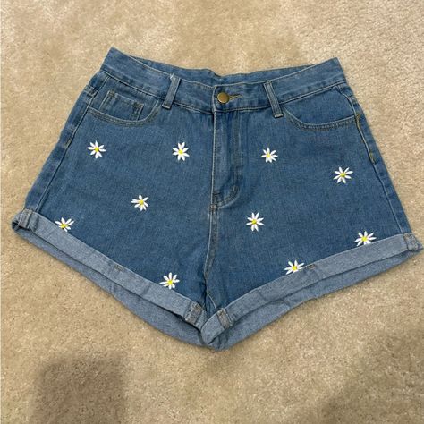 Cute Daisy Shorts. Super Soft. Never Worn. Daisy Shorts, Shein Shorts, Painted Clothing, Hand Painted Clothing, Jean Shorts, Denim Shorts, Daisy, Color Blue, Hand Painted