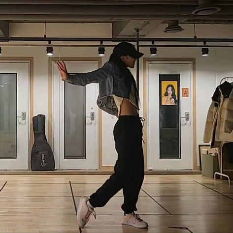 yves loona ha sooyoung lq 211220 vlive Aesthetic Hip Hop, Mode Indie, Dance Motivation, Baile Hip Hop, Dancer Lifestyle, Dance Aesthetic, Hip Hop Dancer, Dance Dreams, Dancing Aesthetic