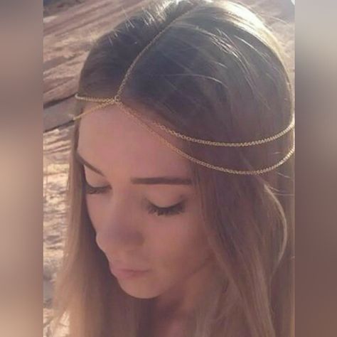 Material: Alloy Color: Gold Size: 60cm May Be Worn Across The Forehead (Boho Style), Or As A Headband Incorporated Into Your Hair Style. Perfect For Daily Wear Or Special Occasion Such As Wedding, Dancing Party, Festival, Ceremony, Evening Dinner, Photography, Seaside Beach. 2 Photos Of Actual Model Are For Showing Only How To Wear This Elegant Head Piece. Gold Chain Headpiece, Gold Head Chain, Arabian Headpiece Jewelry, Head Accessories Aesthetic, Piercing Photoshoot, Arabian Accessories, Gold Head Jewelry, Play Piercing, Hair Chain Jewelry