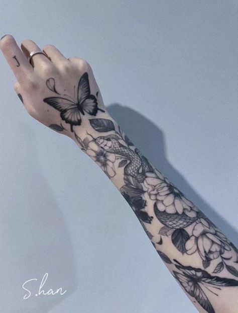 Reptile Tattoo Sleeve, Butterflies Tattoo Sleeve, Snake Sleeve Tattoo, Butterfly Sleeve Tattoo, Athena Tattoo, Seal Tattoo, Body Tattoo Design, Snake Tattoo Design, Tattoo Butterfly