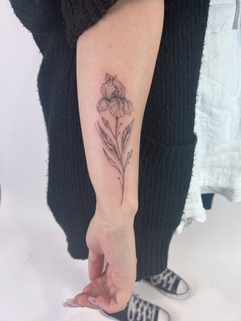 Iris Wrist Tattoo, Black And White Iris Tattoo, Fine Line Iris Tattoo, Iris Tattoo Design, Iris Flower Tattoo, Violet Tattoo, Iris Tattoo, Tattoo Aesthetic, Leg Tattoos Women