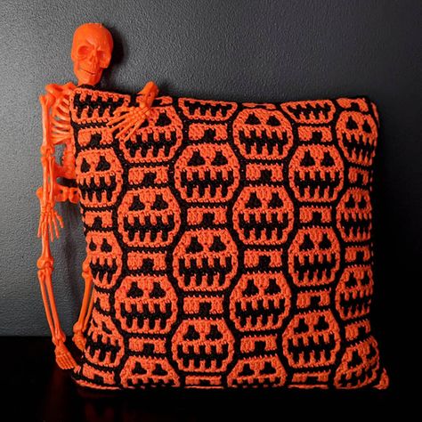 Jack Crochet Skull Patterns, Crochet Pour Halloween, Crochet Skull, Easy Handmade, Jack O'lantern, Mosaic Crochet, Halloween Crochet Patterns, Halloween Blanket, Crochet Pumpkin