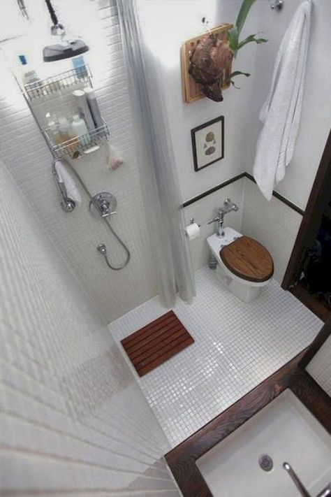 Small House Bathroom, Bathroom Shower Ideas, House Bathroom Designs, Wet Room Bathroom, Bilik Air, Small Bathroom Layout, Small Space Bathroom, Toilet Sink, Attic Bathroom