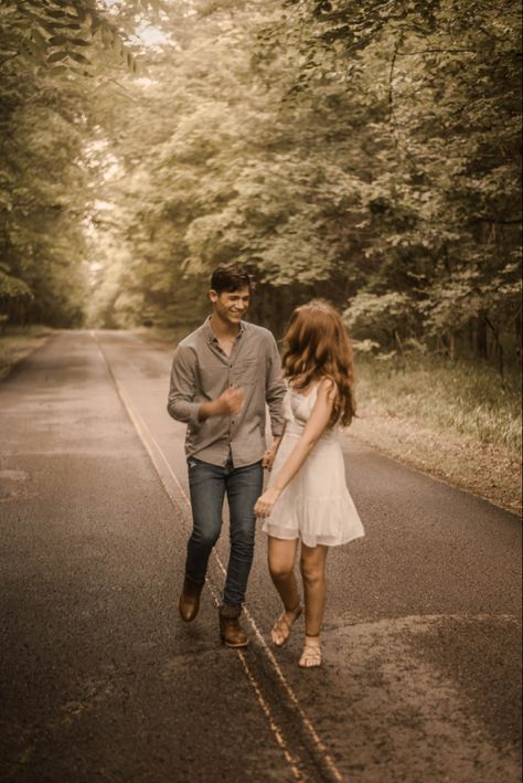 Road Poses Photography Couples, Couple Photography Poses On Road, Redwoods Couples Shoot, Engagement Photos Road, Dirt Road Couple Photoshoot, Road Couple Photoshoot, Road Pictures Ideas Photo Shoot, Road Engagement Photos, Drawing Movement