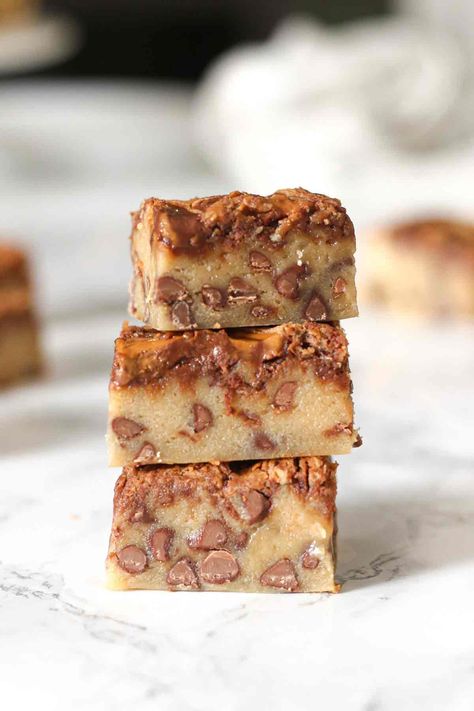 Peanut Butter & Nutella Blondies - EatCookBake | Quick And Easy Dessert Recipes Nutella Blondies, Quick And Easy Dessert Recipes, Peanut Butter Nutella, Easy Dessert Recipes, Blondies Recipe, Types Of Flour, Best Peanut Butter, Easy Dessert, Sweet And Salty