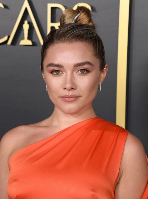 Florence Pugh Elevates Her Updo With a Bold Makeup Moment | Vogue Florence Pugh Red Carpet, Orange Eyeshadow, Red Carpet Beauty, Vibrant Dress, Bold Makeup, Florence Pugh, Dress Makeup, Vogue Magazine, Party Makeup