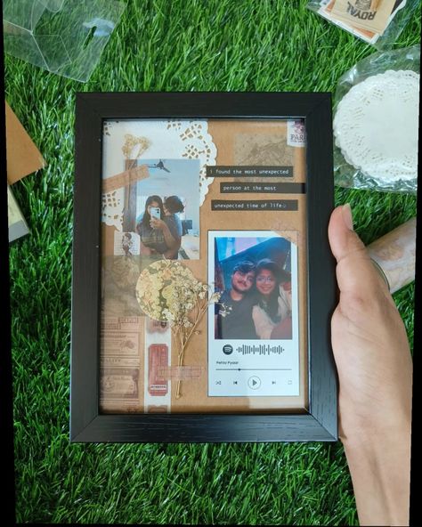 Diy Couple Picture Frames, Picture Frame For Girlfriend, Diy Frame For Boyfriend, Framed Polaroid Collage, Picture Frame Gift For Boyfriend, Diy Anniversary Picture Gifts, Valentines Gift For Boyfriend Picture Frame, Gifts With Polaroid Pictures, Picture Frame Gifts For Boyfriend