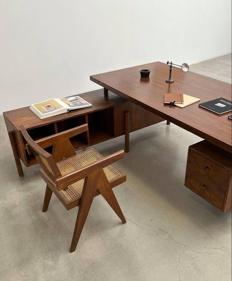 Bauhaus Desk, Sewing Desk, Study Room Design, Art Studio Design, Console Furniture, Desk Inspiration, Desk Ideas, Minimalist Room, Wooden Desk