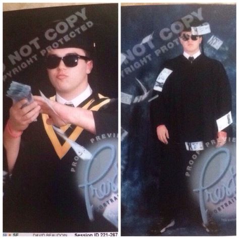 23 Graduation Photos That Are Just Awesome - Funny Gallery Graduation Pictures Business, Funny Graduation Photos, Funny Graduation Pictures, Senior Graduation Pictures, Business Major, Senior Picture Poses, Love Anniversary Quotes, Graduation Funny, Cap Decoration