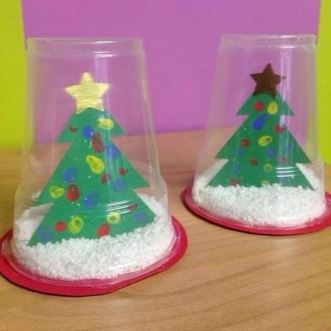 Christmas Table Crafts For Kids, Christmas Crafts For Prek Kids, Preschool Classroom Christmas Tree, Christmas Preschool Crafts Ornaments, Christmas Craft Tree Decorations, Christmas Tree Craft For Toddlers, Christmas Tree Ideas For Classroom, Christmas Center Ideas For Preschool, Christmas Kindergarten Decorations