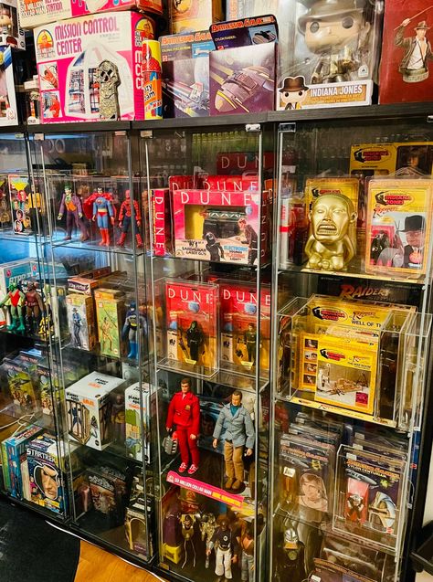 The One-Stop Site for the Modern Toy Collector School Toys, Toys Market, Happy Star Wars Day, Old School Toys, Classic Star Wars, Star Wars Droids, Modern Toys, Star Wars Day, Toy Collector