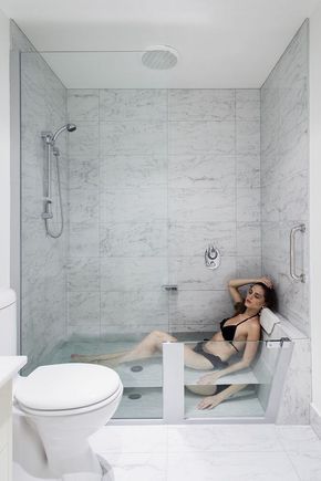 See great bathroom shower remodel ideas from homeowners who have successfully tackled this popular project. Bilik Air Kecil, Bathroom Tub Shower Combo, Makeover Kamar Mandi, Tub Remodel, Bilik Air, Small Bathtub, Bathroom Tub Shower, Bilik Mandi, Bad Inspiration