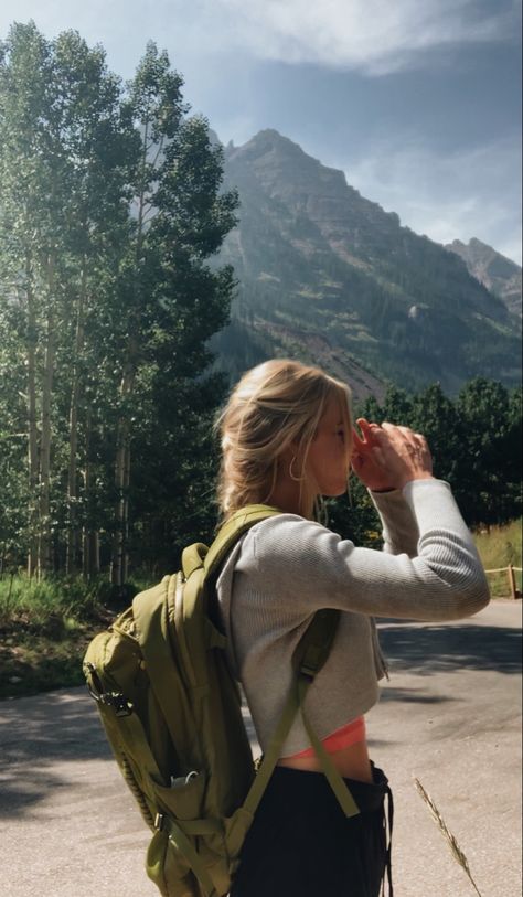 Female Hiker Aesthetic, Granola Surfer Aesthetic, Hiking Aesthetic Pictures, Hiking Aesthetic Outfit Cold Weather, Switerzerland Outfits Summer, Cute Hiking Fits, Natural Lifestyle Aesthetic, Outdoorsy Hairstyles, Mountaineering Aesthetic