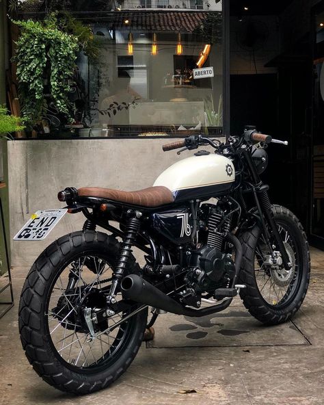 Bobber Scrambler, Brat Motorcycle, Modern Cafe Racer, Custom Bikes Cafe Racers, Brat Bike, Suzuki Cafe Racer, Motorcycle Yamaha, Cafe Racer Moto, Honda Scrambler