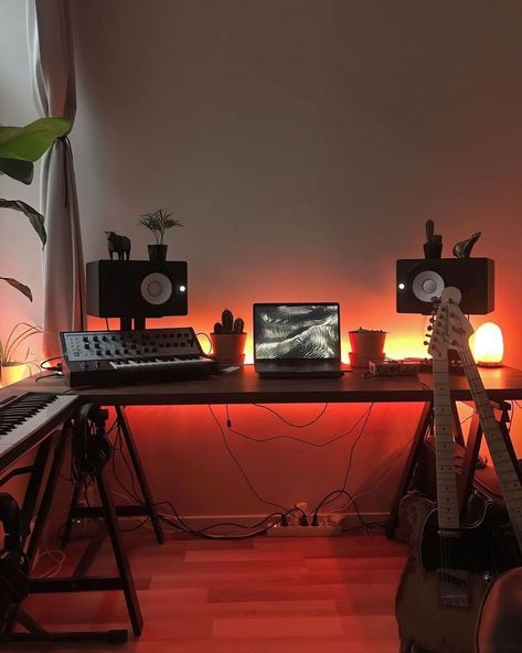 Studio Desk Music, Bedroom Music Studio, Home Studio Desk, Music Room Art, Music Room Wall, Music Room Design, Home Recording Studio Setup, Music Bedroom, Recording Studio Setup