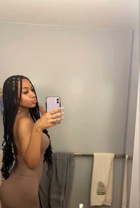 Medium Knot Less Braids With Curly Ends, Regular Box Braids With Curly Ends, Medium Size Braids With Curly Ends, Braids With Curls At The End Medium, Box Braids With Curls At End, Large Braids Curly Ends, Smeduiem Knotless Braids With Curly Ends, Mini Box Braids With Curly Ends, Medium Knotless Braids With Wavy Ends