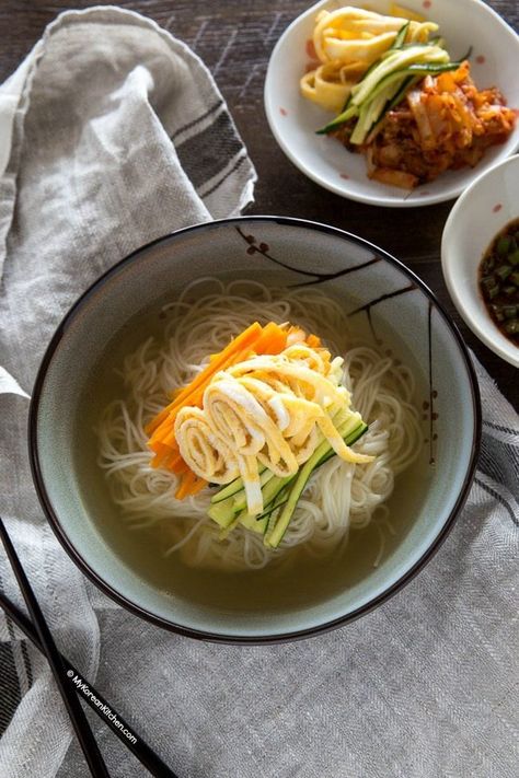 Janchi Guksu, Korean Soup Recipes, Korean Noodle Soup, Koreansk Mad, Korean Soup, Korean Noodles, Korean Kitchen, Noodle Soup Recipe, Beef Noodle Soup