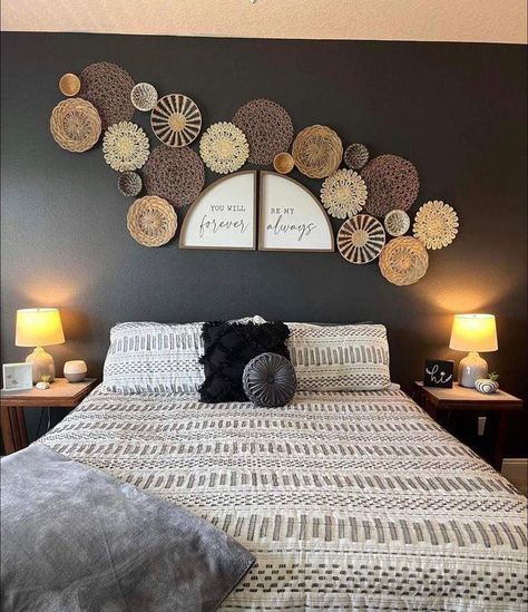 Cozy Black Boho Bedroom Ideas - Rustic Charm Meets Modern Decor Hanging Woven Baskets Wall Decor, Boho Skull Decor, Woven Baskets On Wall, Bedroom For Teenage Girl, Colorful Bohemian Bedroom, Bedroom Basket, Boho Bedroom Green, Montessori Decor, Modern Bohemian Bedroom Decor