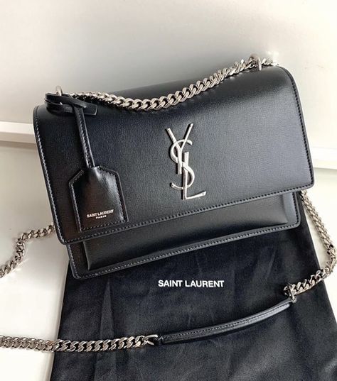 Saint Laurent Sunset Bag 🖤🖤🖤 Sac Yves Saint Laurent, Ysl Handbags, Bag Obsession, Yves Saint Laurent Bags, Bat Wing, Lifestyle Trends, Clothing Inspiration, Clothes Women, Cute Purses