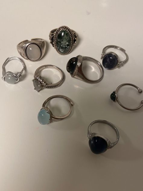 Silver Vintage Rings Aesthetic, Grunge Jelewry, Dark Academia Accessories Rings, Metal Rings Aesthetic, Dark Academia Jewelry Aesthetic, Accessories Aesthetic Grunge, Grunge Rings Aesthetic, Grunge Jewelry Rings, Swaggy Accessories