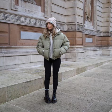 Winter Inspo Outfits, Utah Outfits, Nyc Winter Outfits, Happy Christmas Eve, Beanie Outfit, Winter Inspo, Winter Outfits Cold, Snow Outfit, Cold Outfits