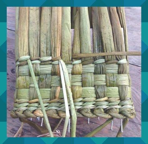 Basket Weaving For Kids, Rush Baskets, Making Baskets, Weaving For Kids, Basket Weaving Diy, Куклы American Girl, Recycled Magazines, Willow Weaving, Basket Making